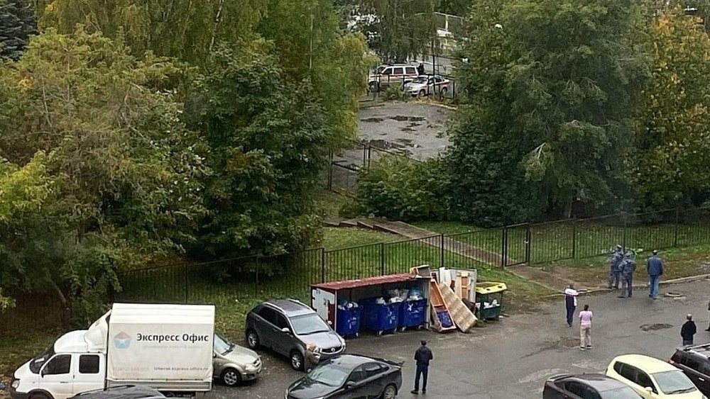 В Удмуртии объявлен траур по погибшим в ижевской школе