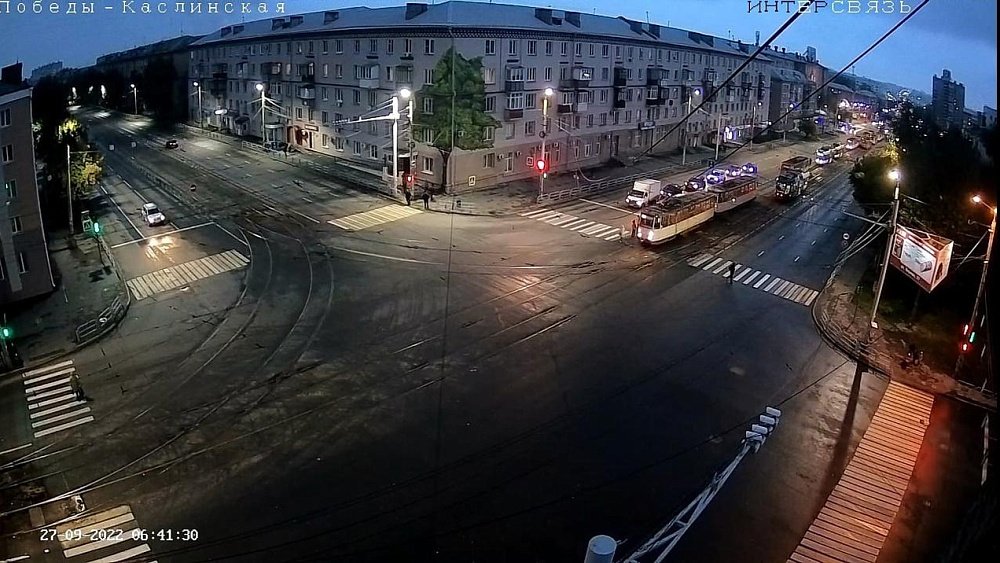 Трамвай сошел с рельсов в Челябинске