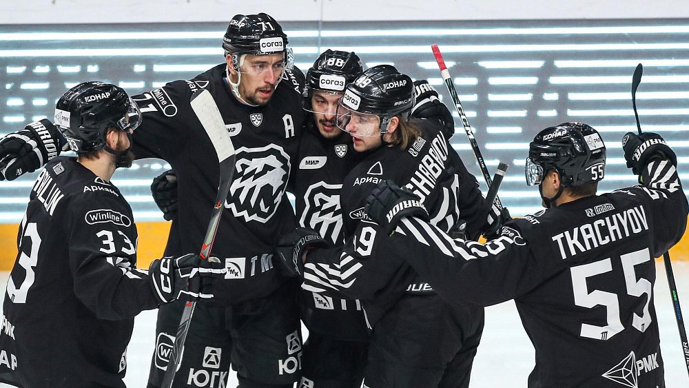 Хоккеист Антон Бурдасов улучшил достижение Евгения Кузнецова в челябинском «Тракторе»