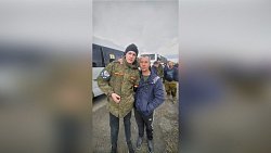 Расписались за сутки до мобилизации. Олега Медведева из Карталов провожала в армию молодая жена Милена