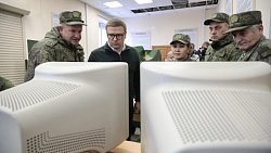 Алексей Текслер проверил, как размещены мобилизованные в Чебаркуле