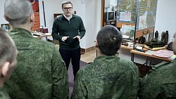 Алексей Текслер проверил, как размещены мобилизованные в Чебаркуле