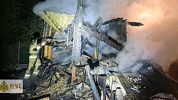 В Чебаркуле на пожаре в садовом доме погиб мужчина