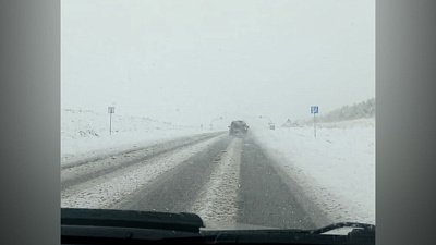 Заснеженная дорога под Магнитогорском попала на видео