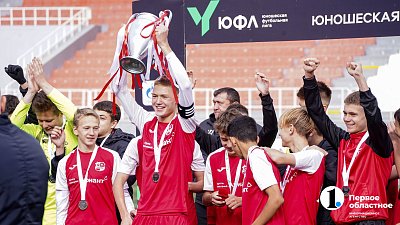 Команда «Челябинск‑ОСШ» завоевала серебряные медали в Юношеской футбольной лиге