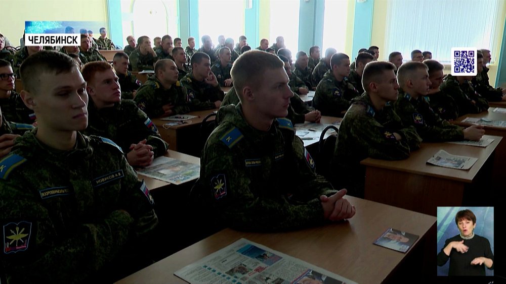 Космонавт встретился с курсантами ЧВВАКУШа