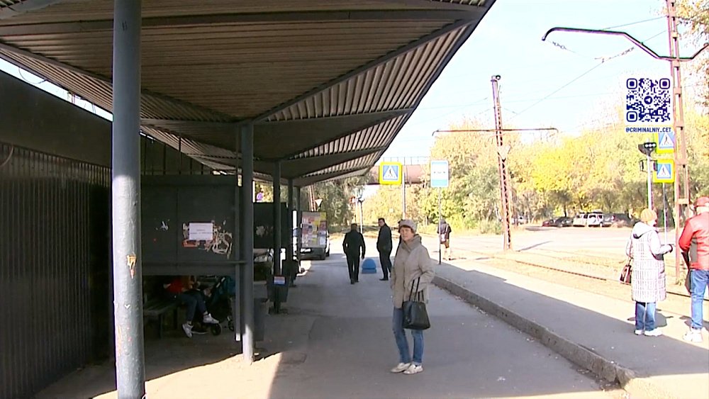 В Челябинске на остановке подрались мужчины