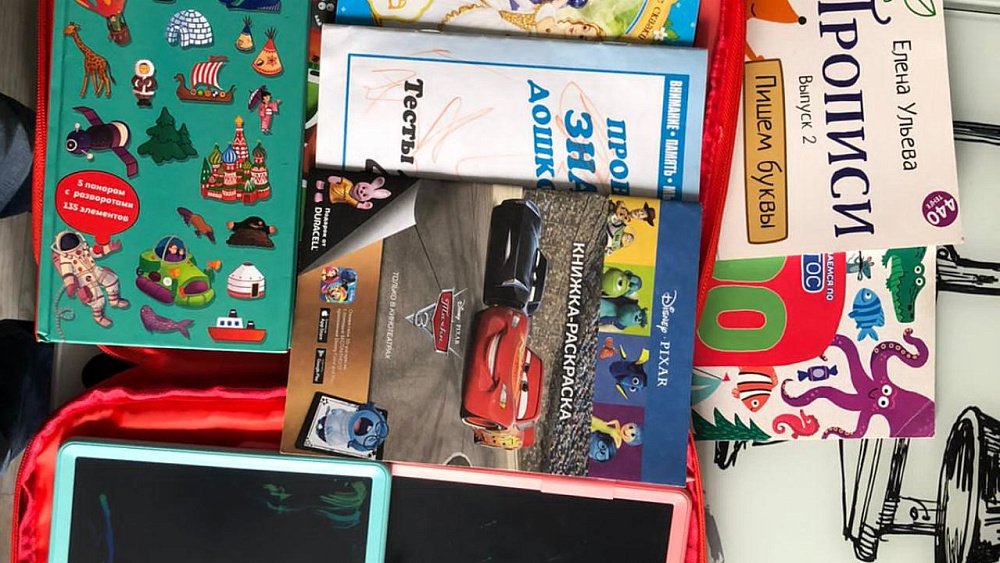 В челябинском аэропорту женщина украла детский чемодан с книгами и графическими планшетами