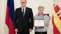 Алексей Текслер вручил премии 50 лучшим педагогам Челябинской области