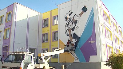 На стене школы в Миассе появился мурал