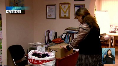 Женщины собирают вещи мобилизованным