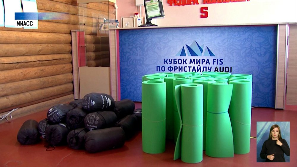 Туристы помогают мобилизованным