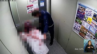 Мужчина напал на мать с ножом