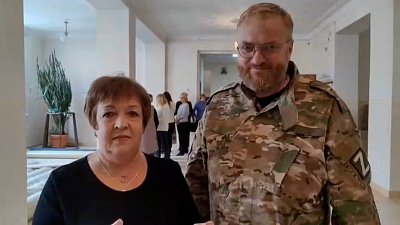 Директор школы из Ясиноватой поблагодарила Алексея Текслера за помощь в восстановлении школы