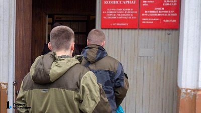 Среди отправляемых в войска из Челябинской области все больше добровольцев — военком
