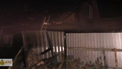 В Миассе пожар уничтожил дом и надворные постройки