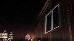 В Миассе пожар уничтожил дом и надворные постройки