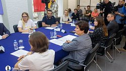 Алексей Текслер обсудил с волонтерами помощь мобилизованным южноуральцам