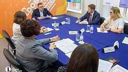 Алексей Текслер обсудил с волонтерами помощь мобилизованным южноуральцам