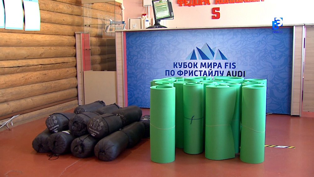 Туристы отправляют снаряжение для военнослужащих