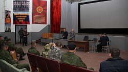 Вице-губернатор Алексей Фартыгин навестил южноуральских резервистов в Свердловской области