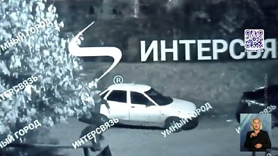 Мужчина разбил стекло и украл видеорегистратор