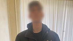 Челябинские полицейские задержали двух парней с наркотиками