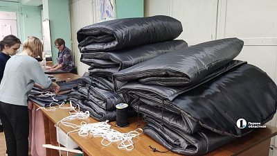 Колледж в Челябинске сшил первую партию спальников для солдат по заказу мэрии