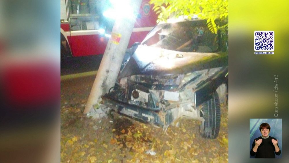 В Челябинске машина протаранила столб