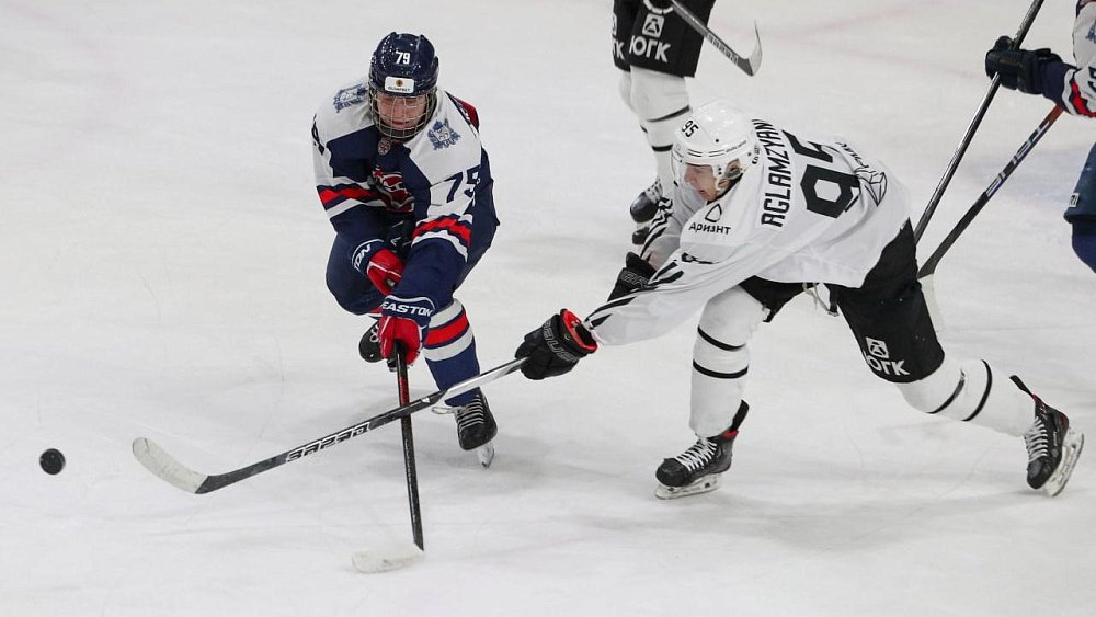 Хоккейный клуб «Белые медведи» дважды уступил «Чайке» в чемпионате МХЛ