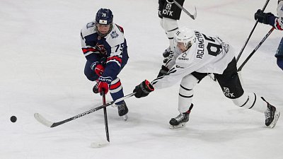 Хоккейный клуб «Белые медведи» дважды уступил «Чайке» в чемпионате МХЛ