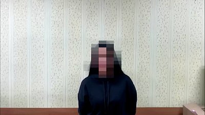 В Челябинске задержали девушку, работающую на мошенников