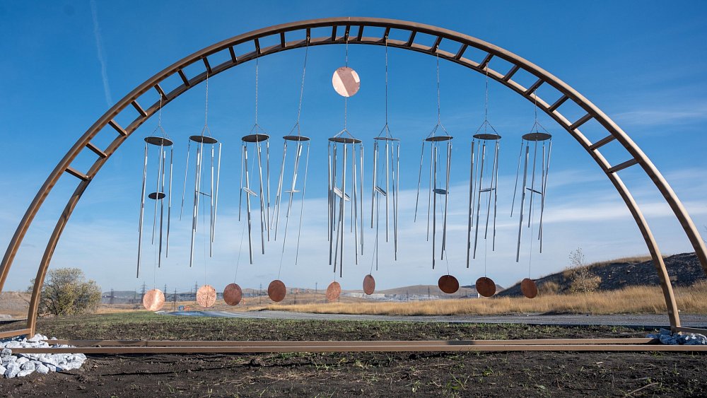 В Сатке установили арт-объект «Колокольчики»