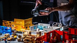 В Челябинск привезут спектакль «Цветы для Элджернона» в стиле Lego