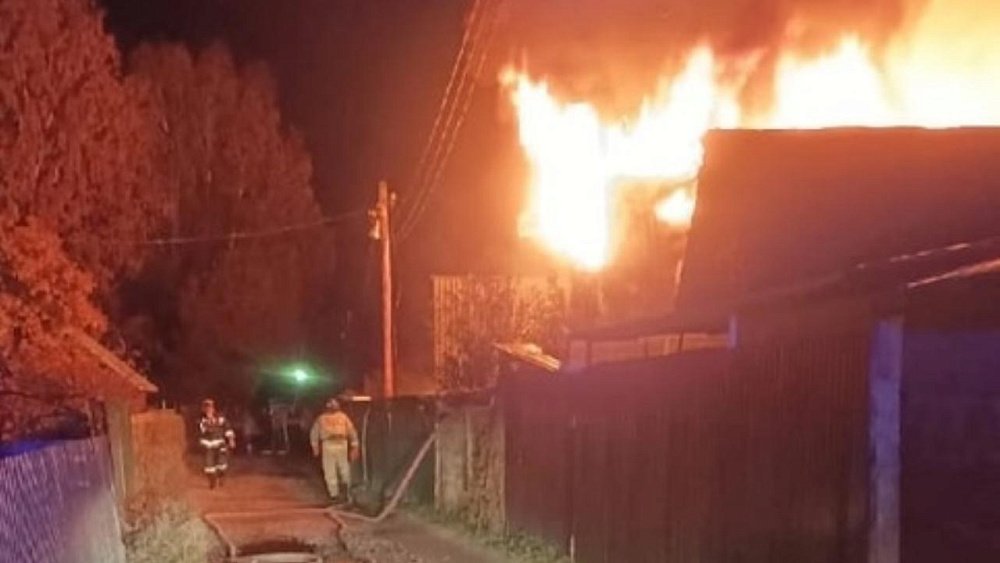 В Кыштыме пожар уничтожил садовый дом