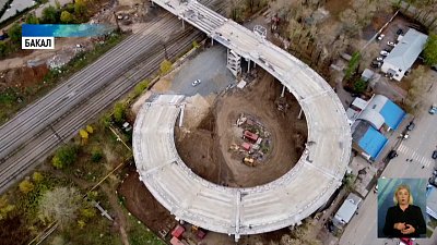 В Бакале продолжается строительство моста