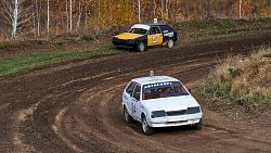 Челябинские гонщики закрыли летний сезон состязаниями по автокроссу