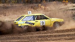 Челябинские гонщики закрыли летний сезон состязаниями по автокроссу