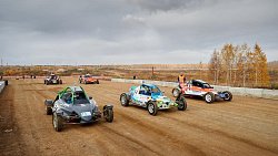 Челябинские гонщики закрыли летний сезон состязаниями по автокроссу