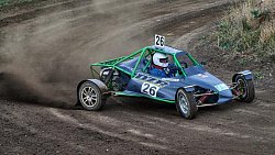 Челябинские гонщики закрыли летний сезон состязаниями по автокроссу