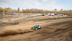 Челябинские гонщики закрыли летний сезон состязаниями по автокроссу