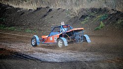 Челябинские гонщики закрыли летний сезон состязаниями по автокроссу