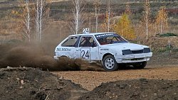 Челябинские гонщики закрыли летний сезон состязаниями по автокроссу