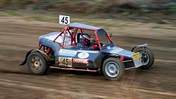 Челябинские гонщики закрыли летний сезон состязаниями по автокроссу