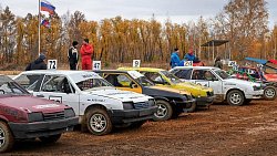 Челябинские гонщики закрыли летний сезон состязаниями по автокроссу