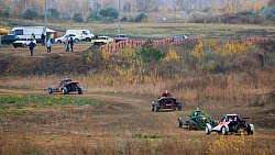 Челябинские гонщики закрыли летний сезон состязаниями по автокроссу