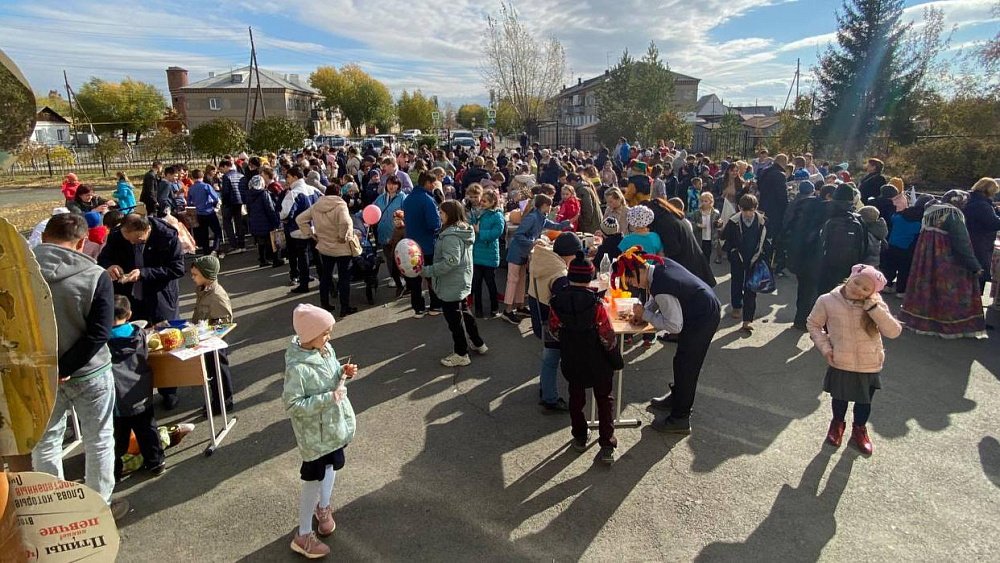 В Челябинской области жители поселка заработали на ярмарке 72 тысячи рублей для мобилизованных