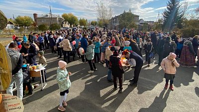 В Челябинской области жители поселка заработали на ярмарке 72 тысячи рублей для мобилизованных