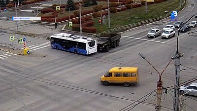 Грузовик врезался в троллейбус