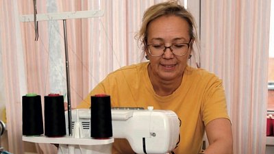 В Озерске мастерицы шьют теплые пояса для мобилизованных